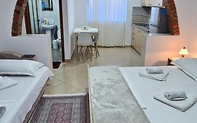 Aliaj Guest House